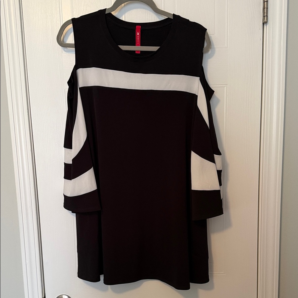 Stylish Black and White Cold Shoulder Tunic
